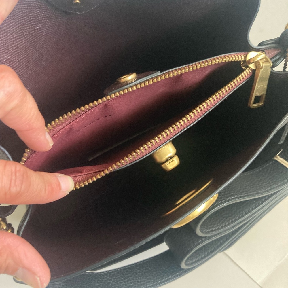 Black Leather Shoulder Bag - Picture 4 of 9